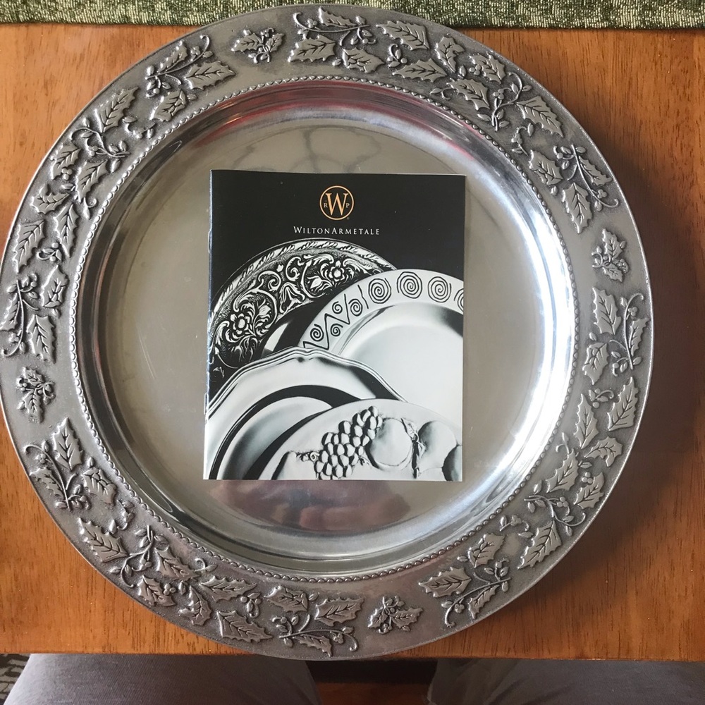 Wilton Armetale holiday serving dish, 12”